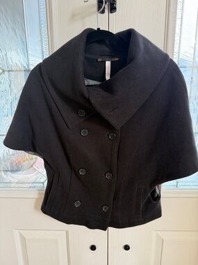 FREE PEOPLE BLK DOUBLED BREASTED CAPE COAT SIZE M. Like New.